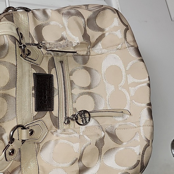 Coach Poppy - Picture 3 of 17